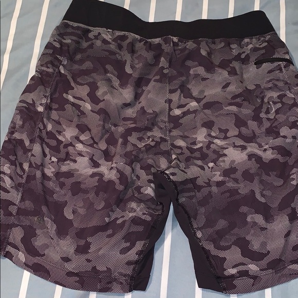 men’s lululemon shorts - Picture 3 of 4